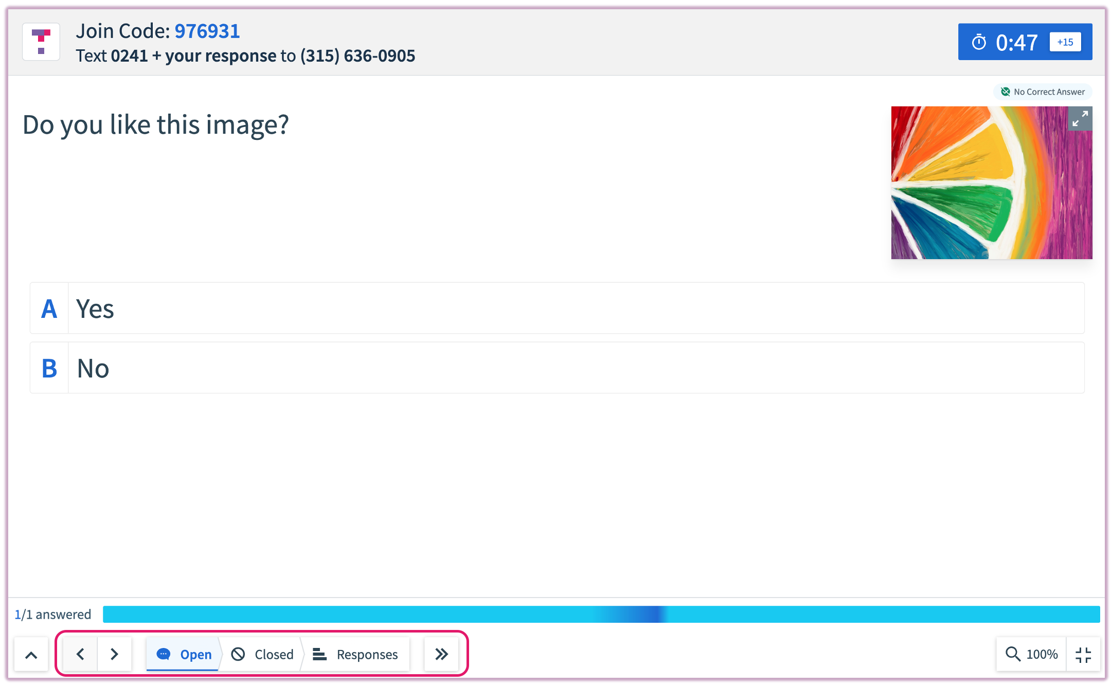 The presentation toolbar at the bottom showing question status buttons for opening, closing, and revealing answers.